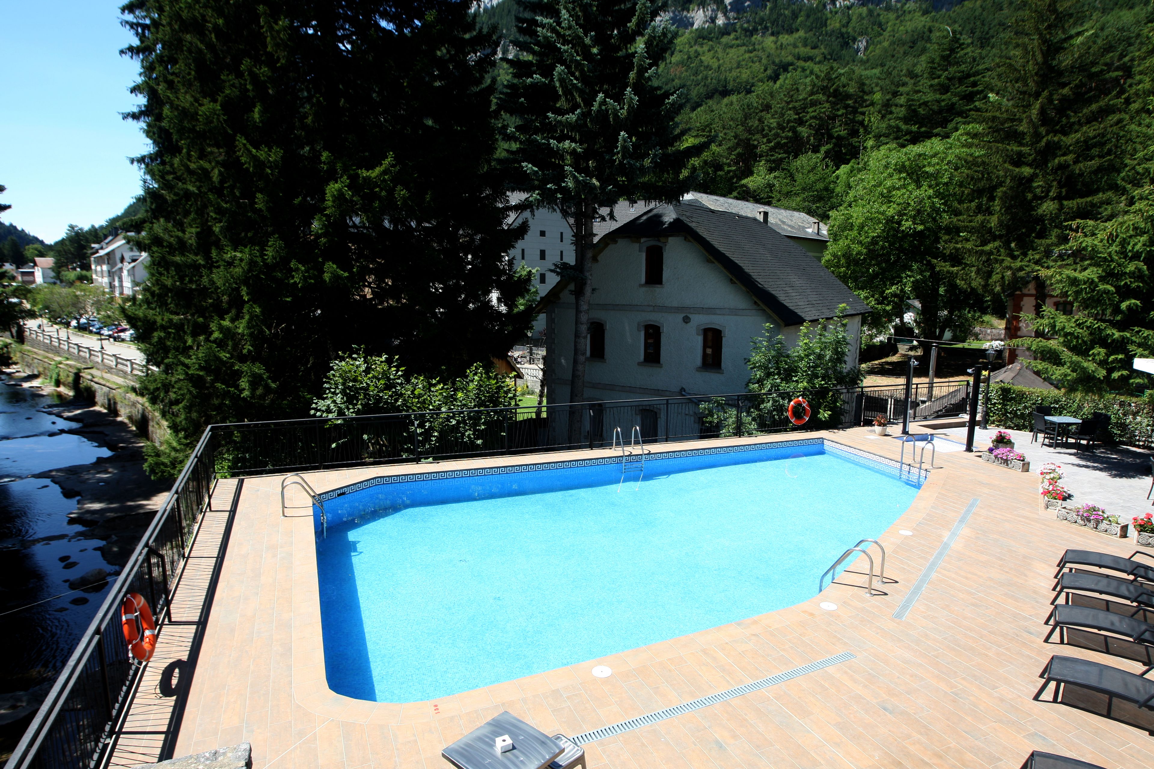 季節限定屋外プール