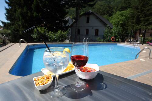 Piscine extérieure en saison