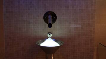 Espace de soins pour les couples, sauna, bain à remous, hammam