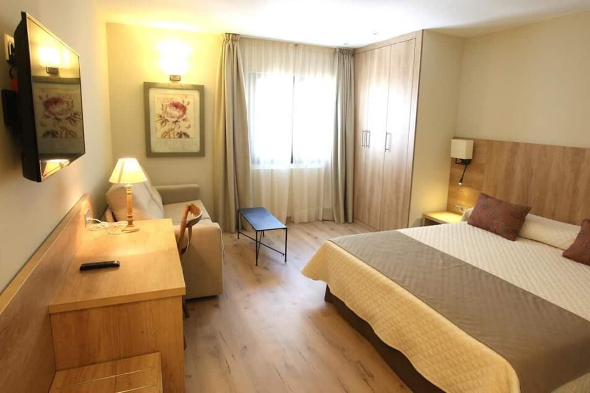 In-room safe, desk, blackout drapes, WiFi (free)