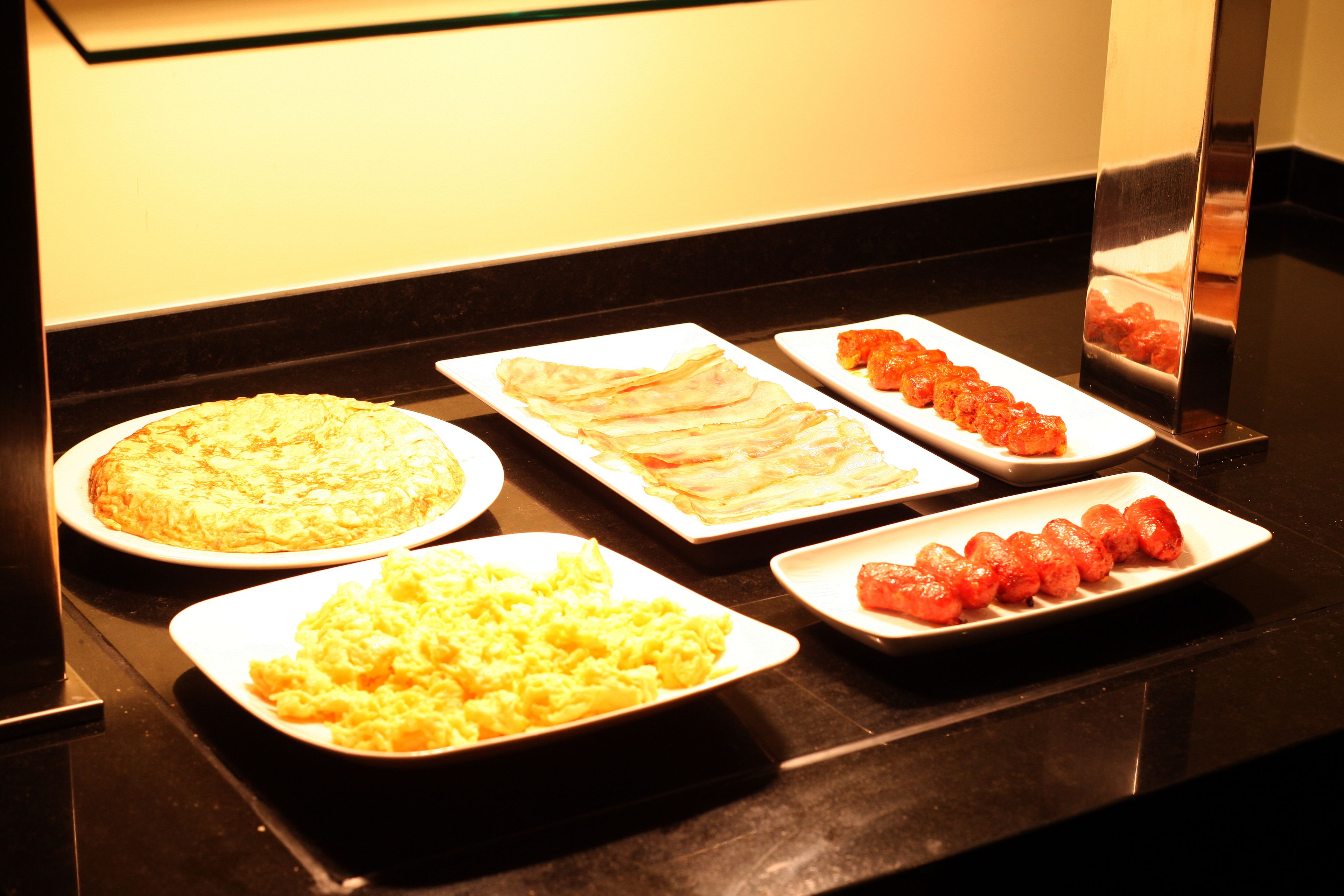 daily buffet breakfast for a fee