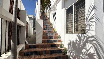 2 Bedroom Apartment, 1 Full and 1 Queen, Private Bathroom | Terrass/Patio