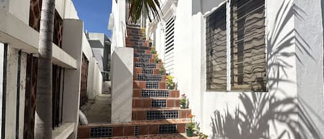 2 Bedroom Apartment, 1 Full and 1 Queen, Private Bathroom | Terrace/patio
