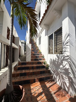2 Bedroom Apartment, 1 Full and 1 Queen, Private Bathroom | Terrasse/patio