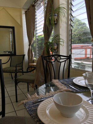 Basic Double Room | In-room dining - Posada Colonial Apartments (San Juan)