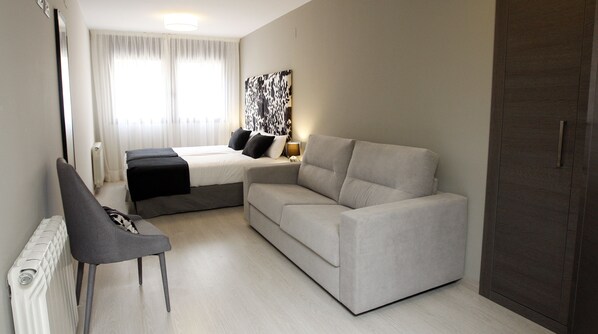 Appartement, 1 chambre, terrasse | Minibar, coffres-forts dans les chambres, décoration personnalisée