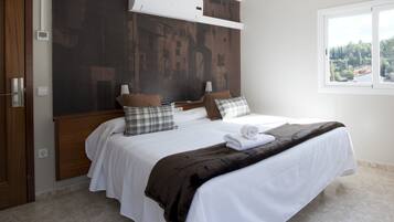 Double Room | Desk, free cribs/infant beds, rollaway beds, free WiFi