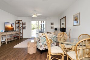 House, 1 King Bed (Barrier Dunes 422 ) | Living area - Barrier Dunes 422 - 64 (Port St. Joe)