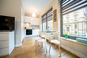 Elite Studio, 1 Queen Bed with Sofa bed, Kitchen, City View