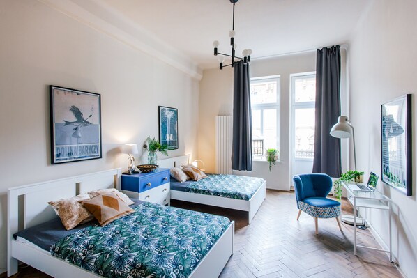 Appartement, 3 chambres (Starowislna 18 Street) | Literie de qualité, décor unique, ameublement unique, bureau