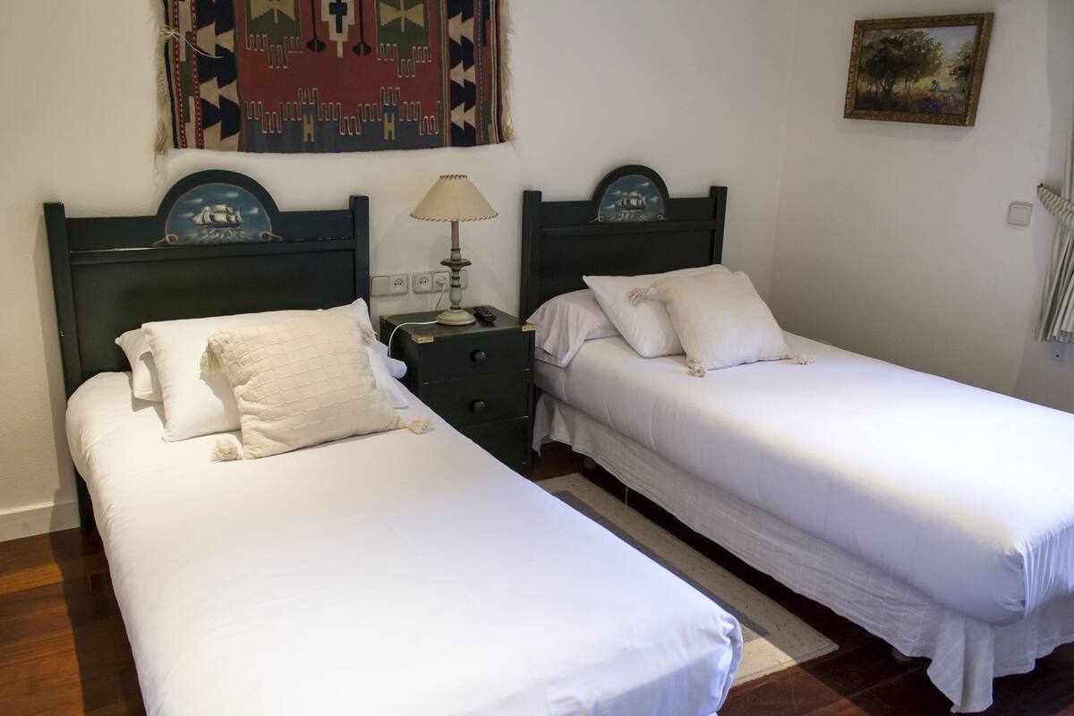 Quadruple Room (Gulpiyuri) | In-room safe, individually decorated, individually furnished