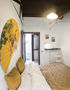 Apartment, 1 Schlafzimmer (living area with 1 double sofa bed) | Individuell eingerichtet, Bügeleisen/Bügelbrett, kostenloses WLAN