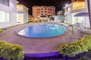 Outdoor pool - Hotel Oceanic Lodge (Tonsupa)