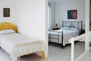 4 bedrooms, iron/ironing board - Hotel Oceanic Lodge (Tonsupa)