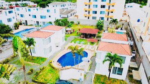 Front of property - evening/night - Hotel Oceanic Lodge (Tonsupa)