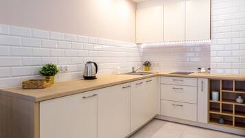 Estudio Elite, 1 cama de matrimonio con sofá cama | Cocina básica privada | Frigorífico grande, horno, placa de cocina y lavavajillas