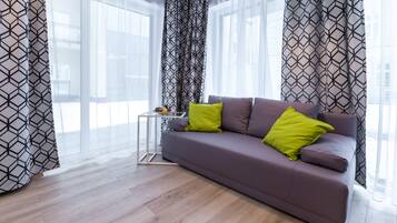 Estudio Elite, 1 cama de matrimonio con sofá cama | Zona de estar | Una televisión de pantalla plana