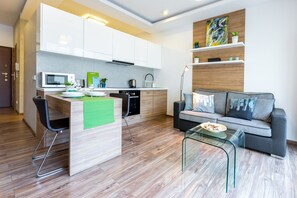 Apartment | Premium bedding, individually decorated, individually furnished, desk - Friendhouse Apartments - Train Station Area (Kraków)