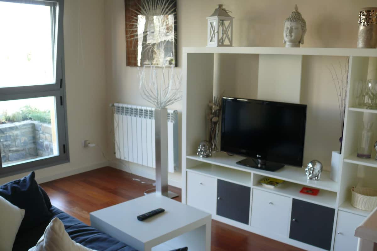 Apartment, 1 Bedroom (6 pax) | Living room | TV