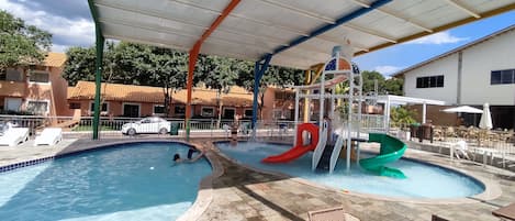 4 outdoor pools