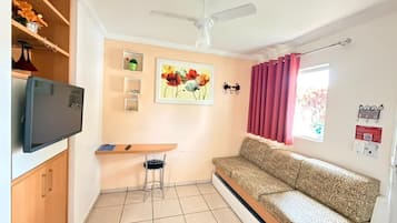Căn hộ (133) | Khu phòng khách | TV LED 32-inch có truyền hình vệ tinh, TV