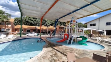 4 outdoor pools