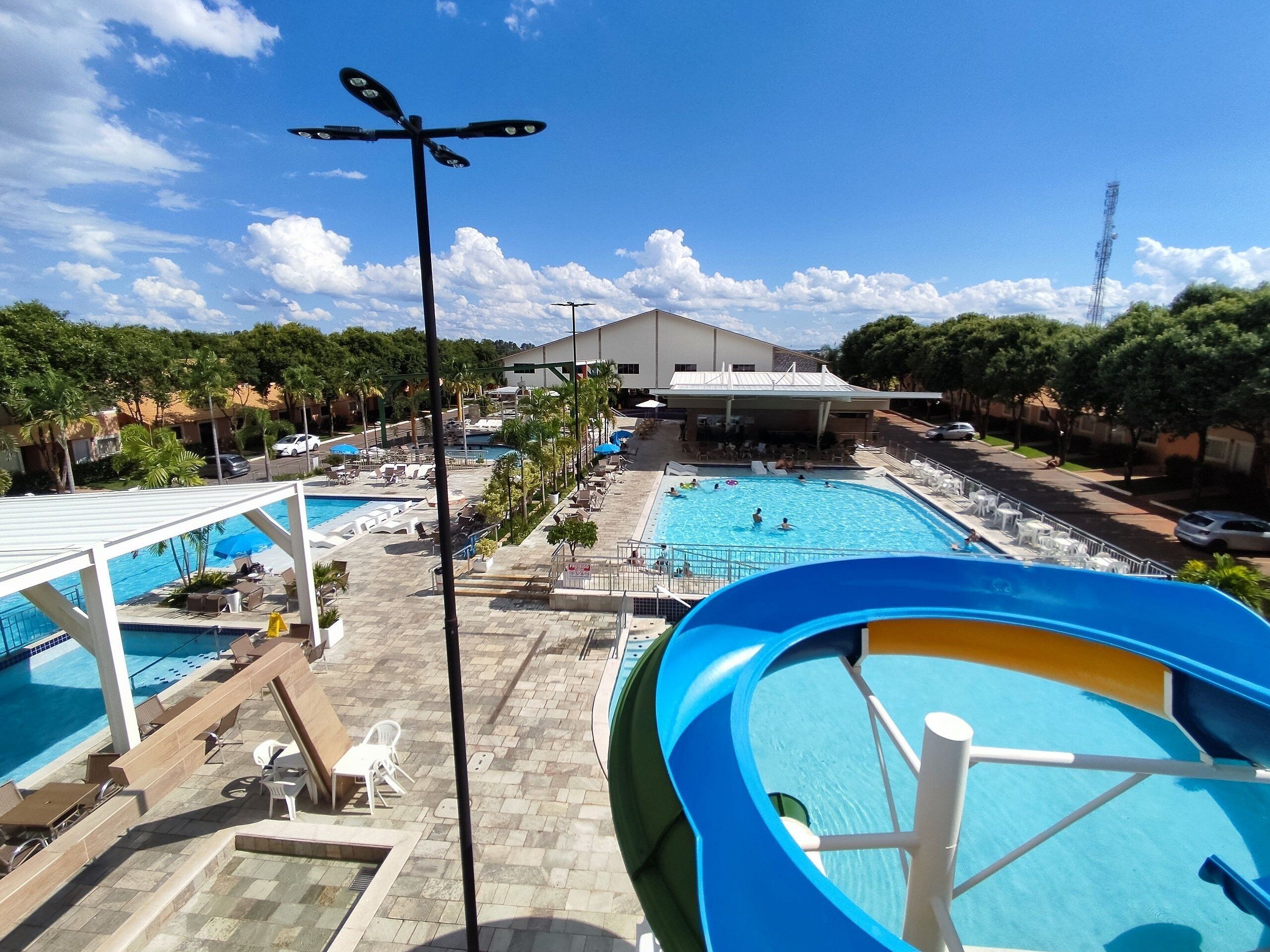 4 piscines extérieures