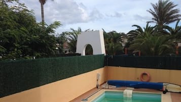 Outdoor pool, open 8 AM to 11 PM, pool loungers