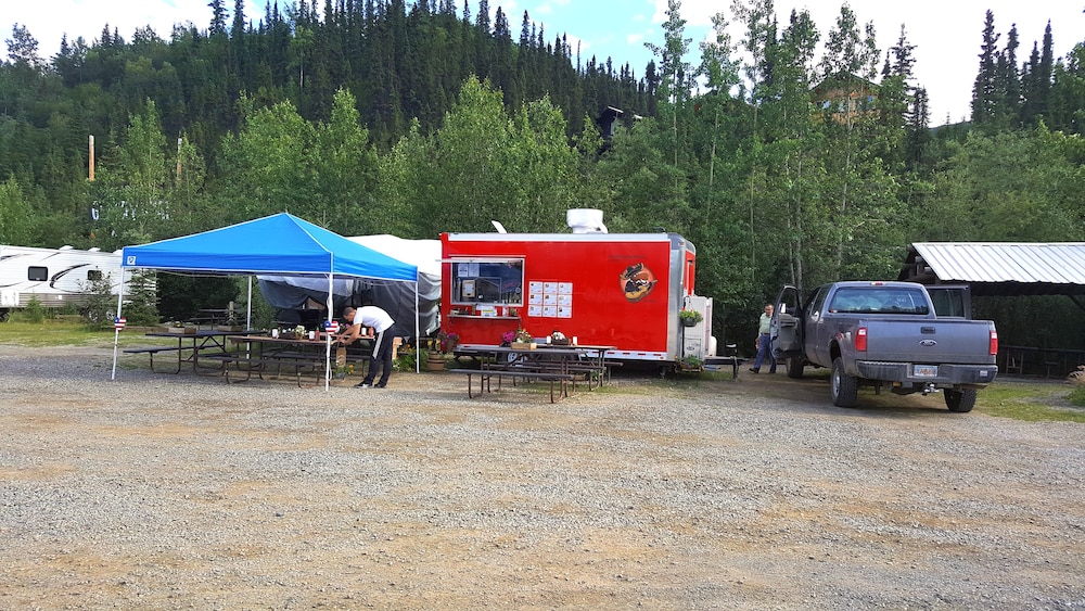 Denali Grizzly Bear Resort by null