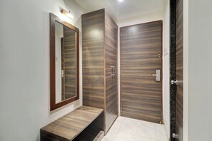 Deluxe Double Room | Premium bedding, in-room safe, free WiFi - Hotel AK International (Mumbai)