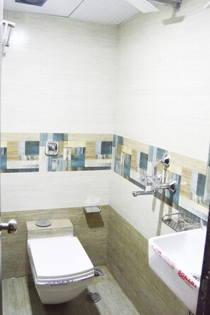 Bathroom - Hotel AK International (Mumbai)