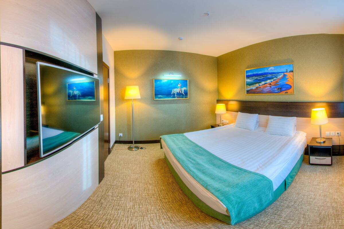 Suite | 2 bedrooms, minibar, in-room safe, desk