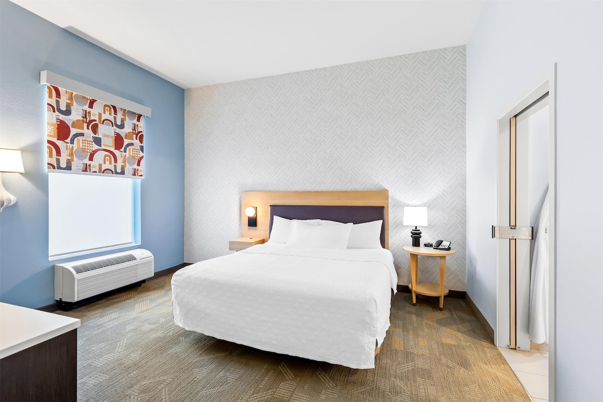 In-room safe, desk, iron/ironing board, free cribs/infant beds