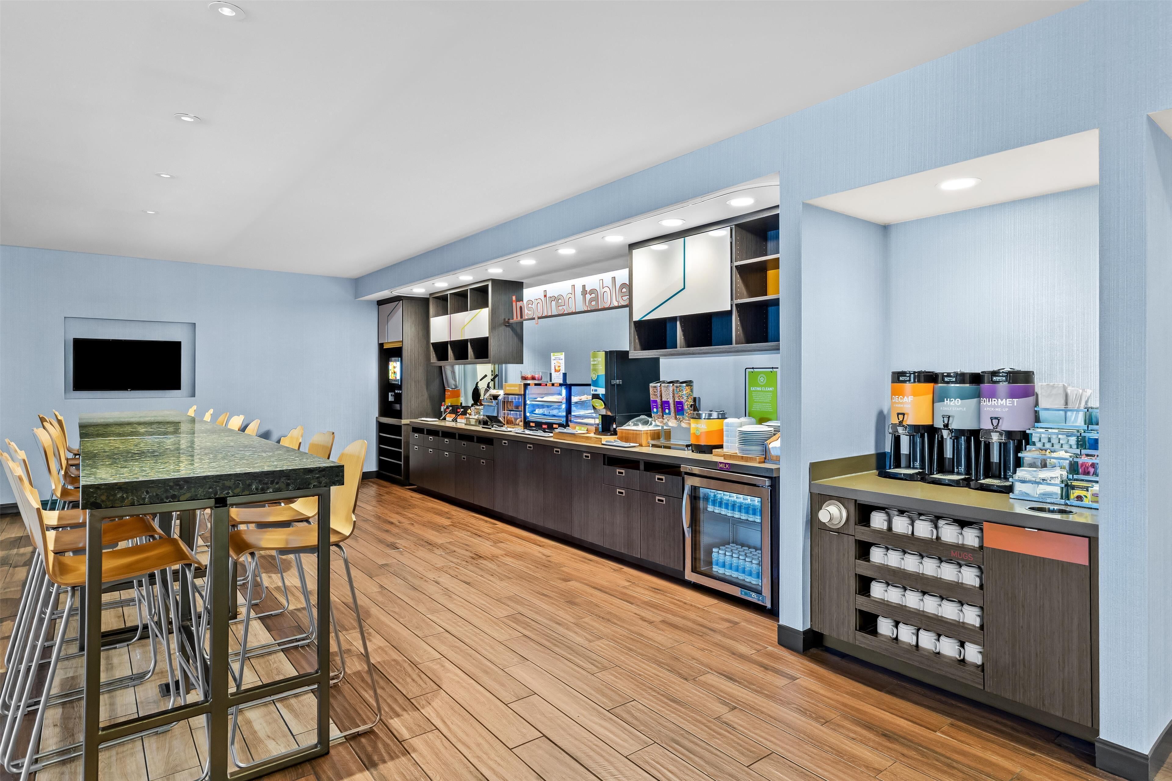 Free daily continental breakfast 