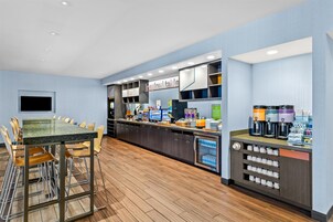 Desayuno continental gratuito y diario