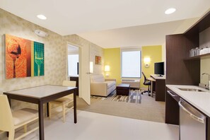 Desk, laptop workspace, free WiFi, bed sheets - Home2 Suites by Hilton Chicago/Schaumburg, IL (Schaumburg)