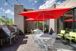 Terrace/patio - Home2 Suites by Hilton Chicago/Schaumburg, IL (Schaumburg)