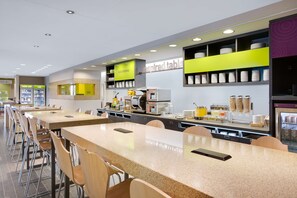 Free daily on-the-go breakfast - Home2 Suites by Hilton Chicago/Schaumburg, IL (Schaumburg)