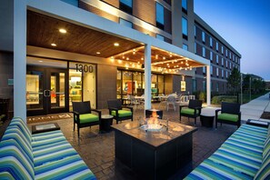 Terrace/patio - Home2 Suites by Hilton Chicago/Schaumburg, IL (Schaumburg)