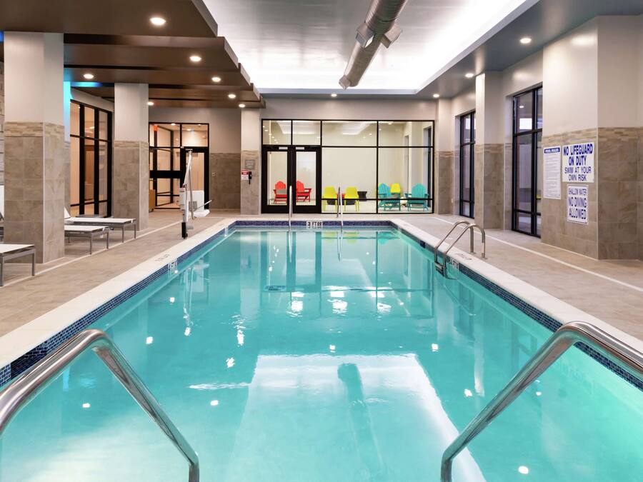 Una piscina cubierta