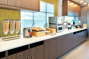 Free daily continental breakfast - Home2 Suites by Hilton Columbia Downtown (Columbia)