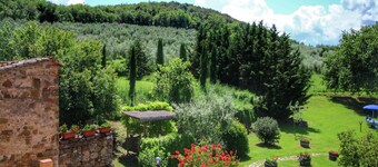 Scenic Tuscan Farmhouse