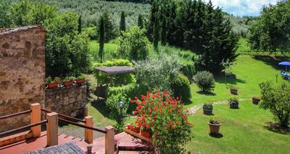 Scenic Tuscan Farmhouse