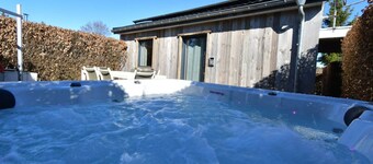 Chalet Vert in Bullange with Jacuzzi