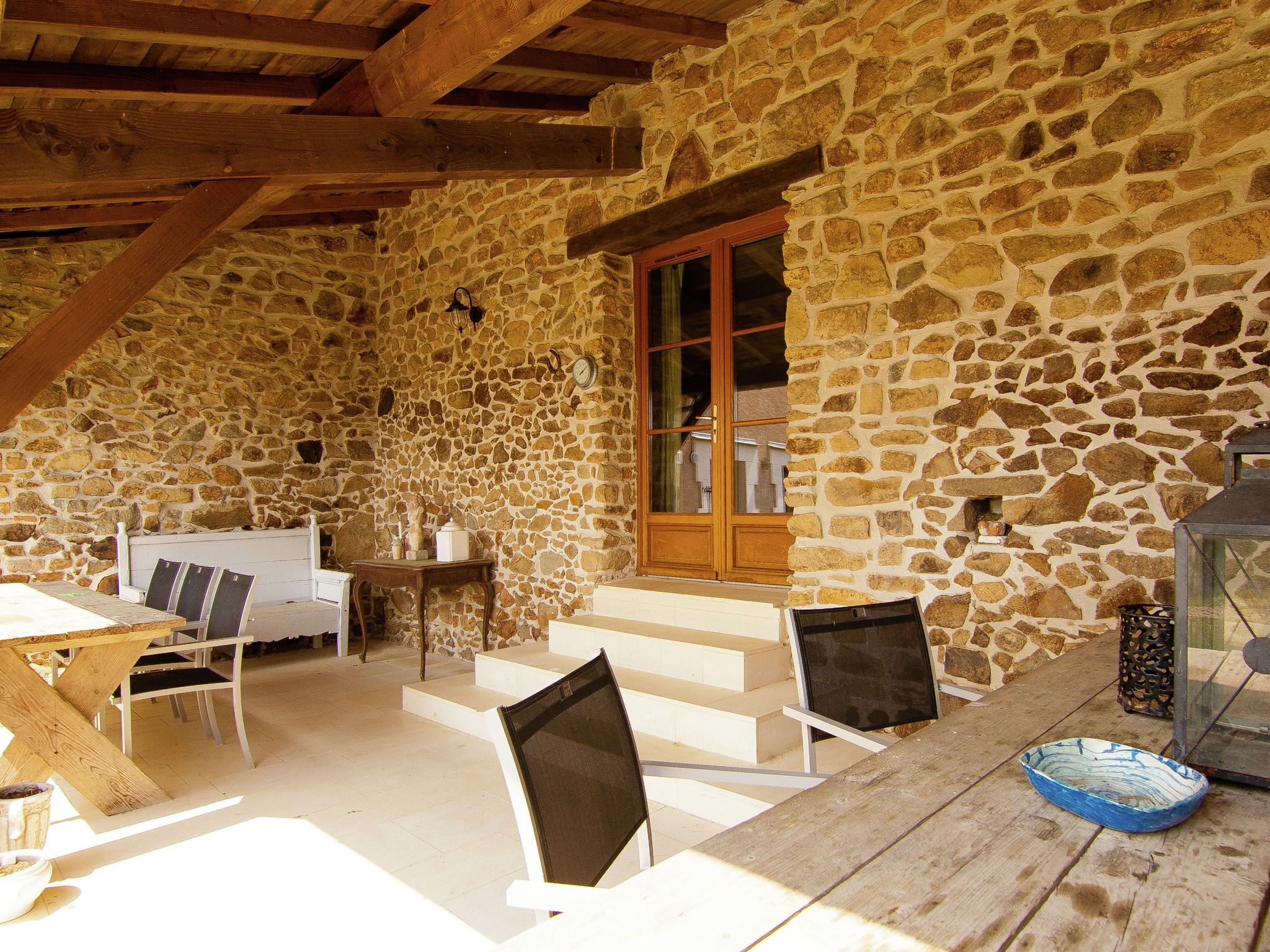 Sehr geräumig Ferienhaus auf einem Grundstück mit einem beheizten Pool.