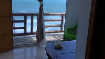 ベーシック ダブルルーム バルコニー ビーチビュー | バルコニー