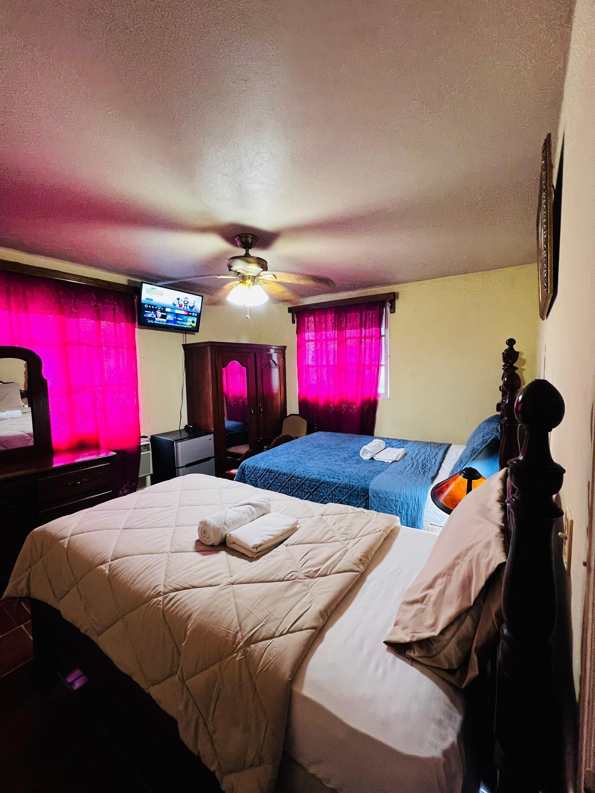 Deluxe Double or Twin Room | 1 bedroom, minibar, soundproofing, iron/ironing board