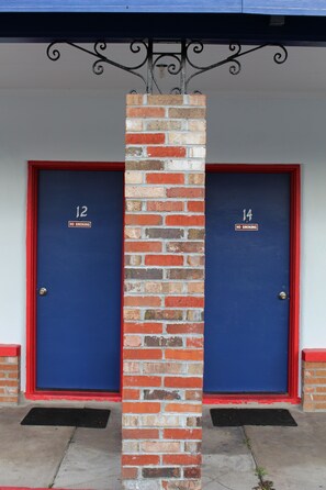 Property entrance - Dixie Motel - Hilliard (Hilliard)