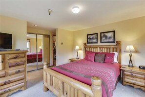 4 bedrooms, free WiFi - TYRA SKI IN OUT 4 BR Condo (Breckenridge)