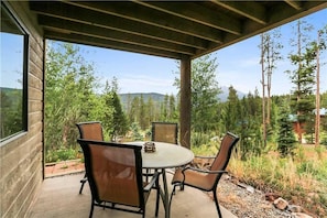 House, 5 Bedrooms | Terrace/patio